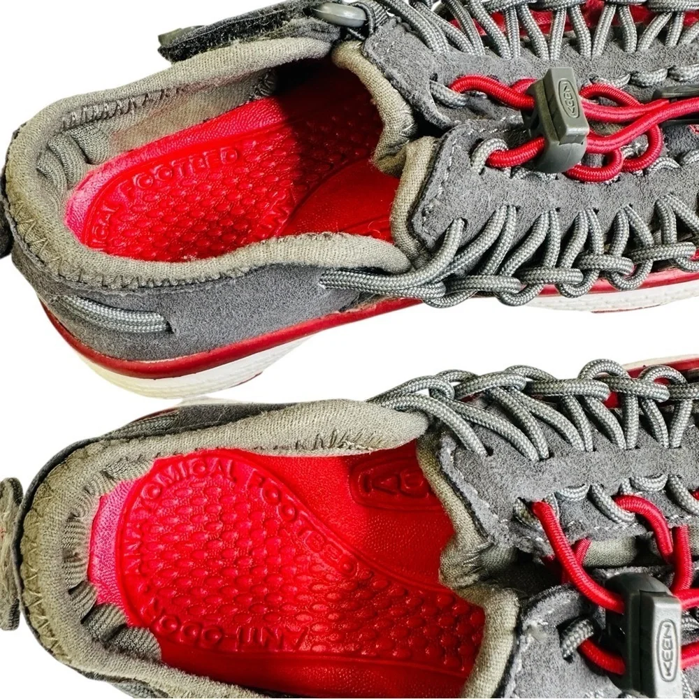 KEEN Uneek Gray Red Closed Toe Woven Sandals Big Boys Size 10